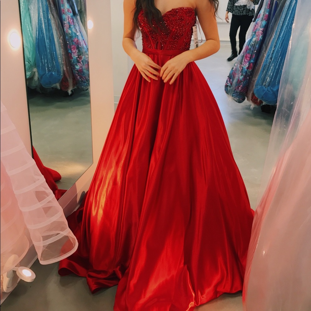 Red Sherri Hill prom dress